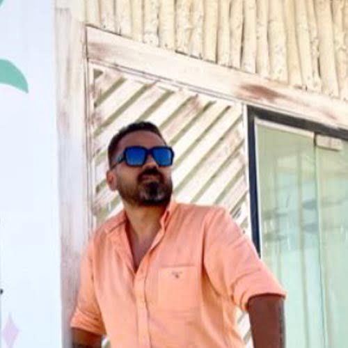 “من أفضل شركات التشطيبات اللي اتعاملت معاها، التنفيذ كان احترافي جدًا والتفاصيل كلها طالعة بدقة وفخامة.”